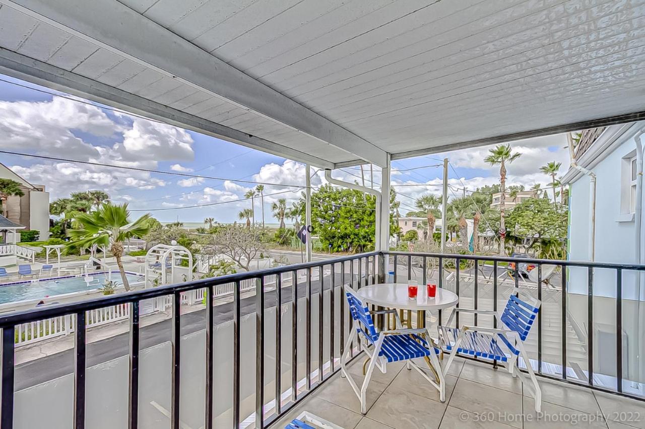 Twins Inn & Apartments St. Pete Beach Exterior photo