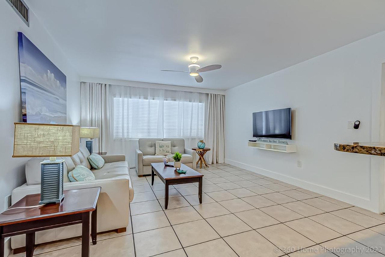 Twins Inn & Apartments St. Pete Beach Exterior photo