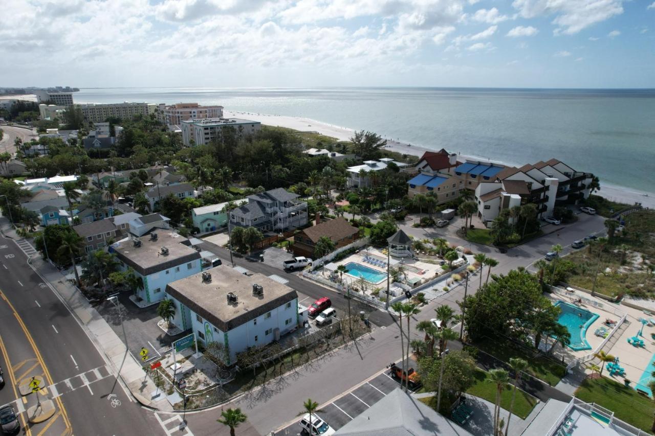 Twins Inn & Apartments St. Pete Beach Exterior photo