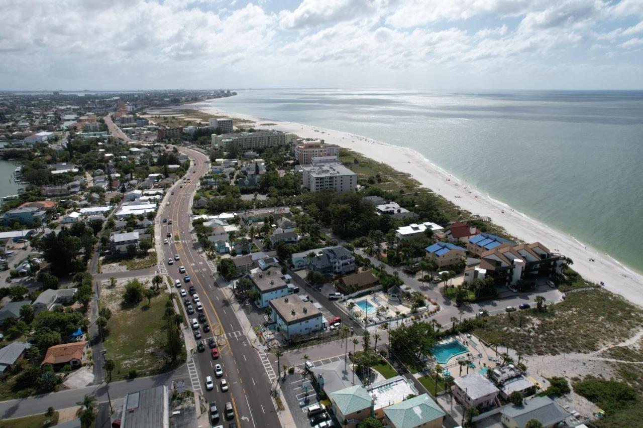 Twins Inn & Apartments St. Pete Beach Exterior photo