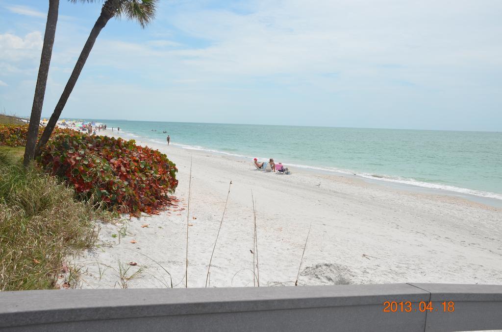Twins Inn & Apartments St. Pete Beach Exterior photo