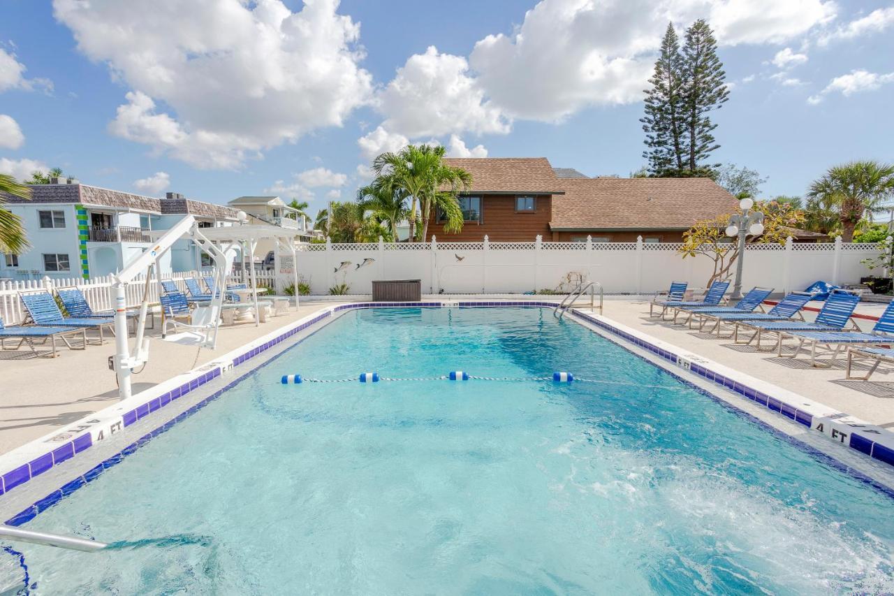 Twins Inn & Apartments St. Pete Beach Exterior photo