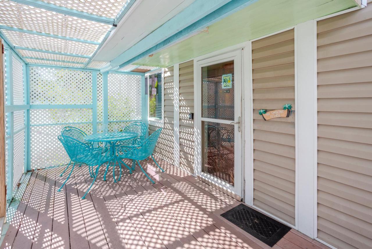 Twins Inn & Apartments St. Pete Beach Exterior photo